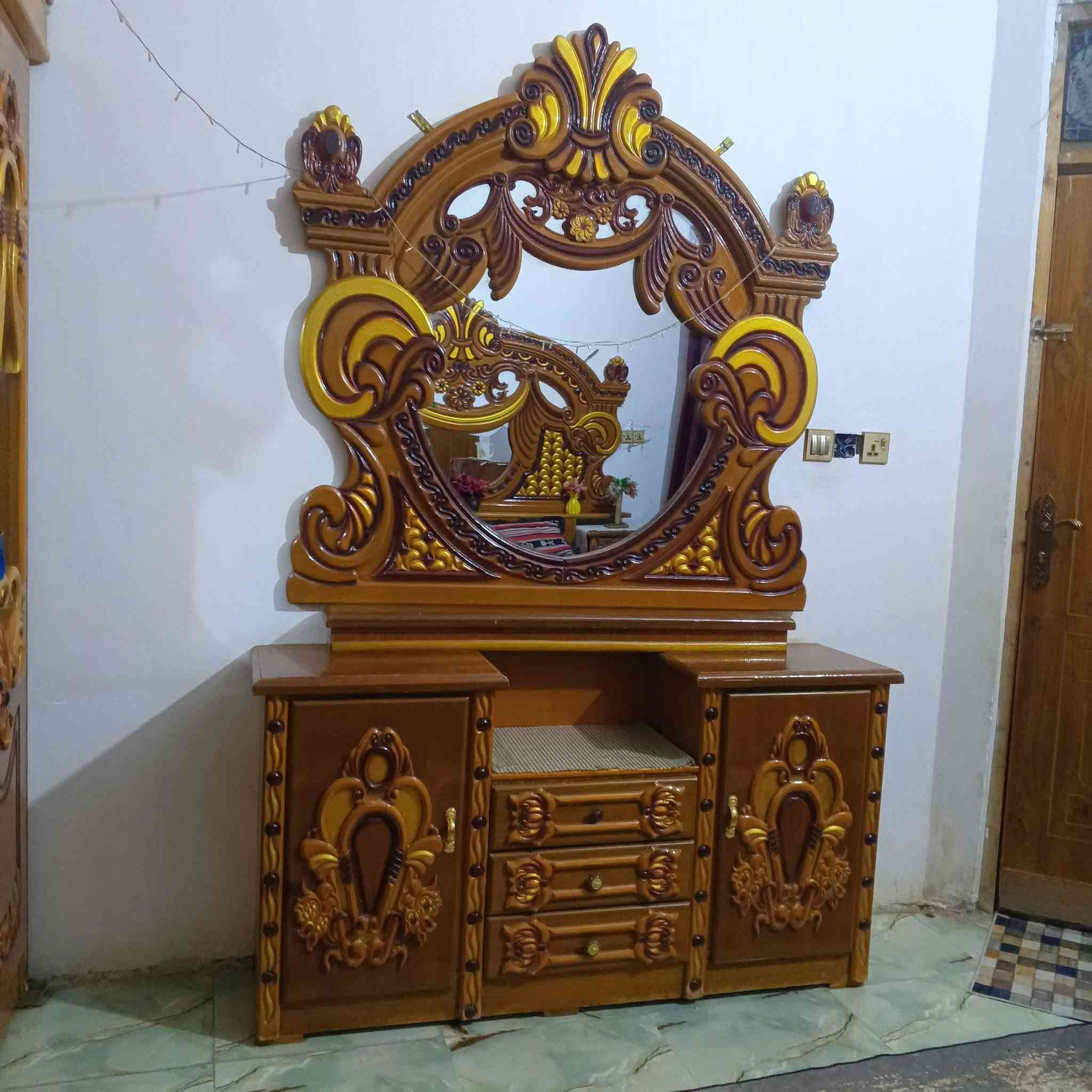 سلام عليكم 
غرفه نجاره مستعجل على بيعتها 
650 دوشك هدية 
‏‪***********‬‏
