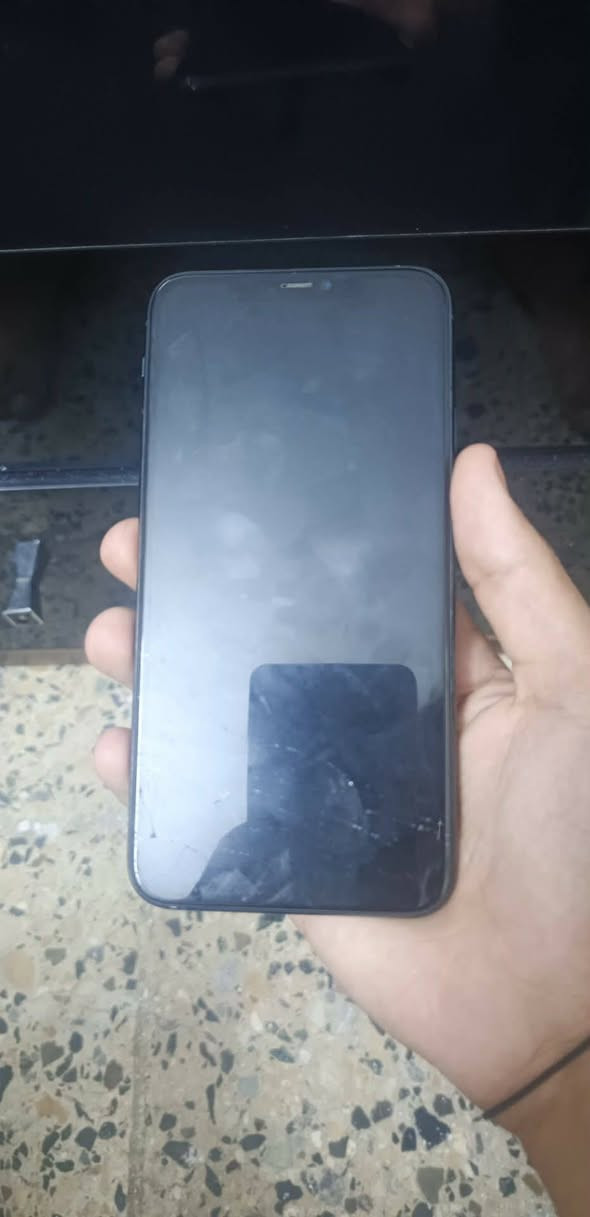 سلام عليكم جهاز ١١ برو ماكس مقفول للبيع ب١٠٠ قفلة مكاني بغداد ***********
