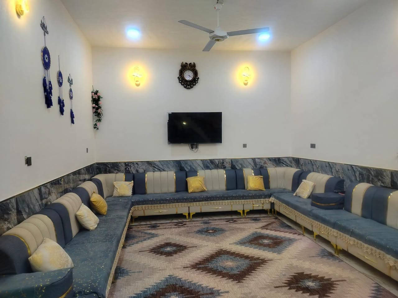 🏠 بيت للبيع في الناصرية – منطقة المهيدية
📍 الموقع: المهيدية – مقابل عمارات الشموخ السكنية، قريب من التبليط
📐 المساحة: 200 متر مربع
📏 الواجهة: 10 متر
📏 النزال: 20 متر
🛣️ عرض الشارع: 10 متر – شارع صب
📜 ملكية الأرض: زراعية، مع وجود وصل تطويب
🏡 بناء حديث سنة 2025 – طابقين
🔹 الطابق الأرضي:
• غرفتان نوم
• صالة
• استقبال
• مطبخ
• صحيات داخلية وخارجية
• منور
🔹 الطابق العلوي:
• 3 غرف نوم
• صالة
• صحيات
🔶 كافة الخدمات ماء ـ كهرباء -مجاري -شارع صب
💰 السعر: 180 مليون
🔸 يوجد مجال بسيط للشراي
📱 للتواصل: ***********
