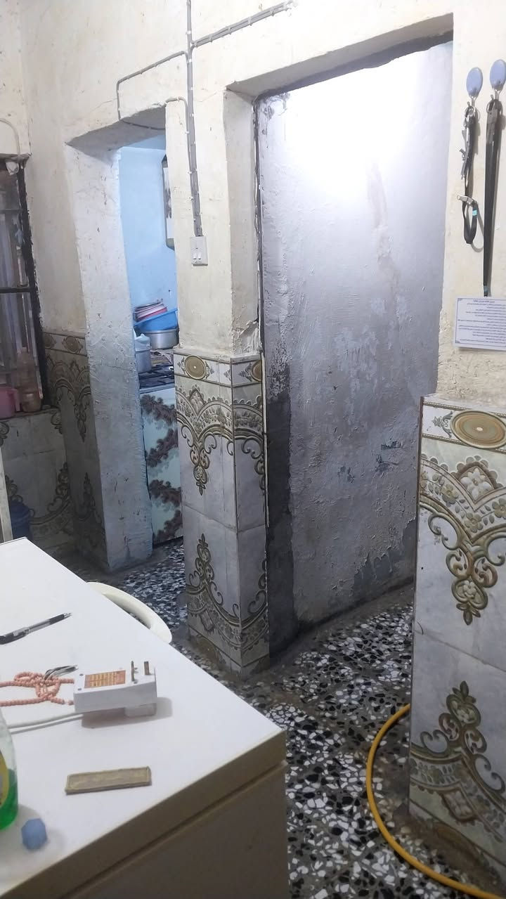 سلام عليكم نصف دار خلفي ع شارع المدارس عالي عن الشارع كرفتة حلوة وجيران ذهب وموقعه حلو للاستفسار والاتصال ***********  او الخاص
