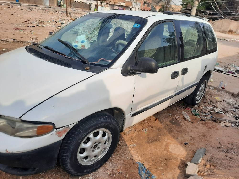 للبيع أو المراوس، دوج كرفان (Dodge Caravan) سبعة راكب، موديل 2000، بمواصفات وحالة جيدة.

🔹 المواصفات والتفاصيل:
🚗 النوع: دوج كرفان، 7 راكب.
📅 الموديل: 2000.
🔧 المحرك والكشر: خير من الله.
⚡ الصدر والكهربائيات: كلهن شغالات.
🔢 رقم إنكليزي، بغداد.
✨ السيارة حلوة ونظيفة.

⚠️ ملاحظة: فقط، فقط، فقط الكير كايم وتحتاج الى كير، .
💰 السعر: 33 ورقه وبيها مجال... 

  التواصل.
📍 الموقع: كربلاء المقدسة.
📞 للاتصال والاستفسار:
***********
🤝 البيع أو المراوس حسب القناعة، والرزق على الله.
 والله يرزق الجميع. كربلاء, العراق
