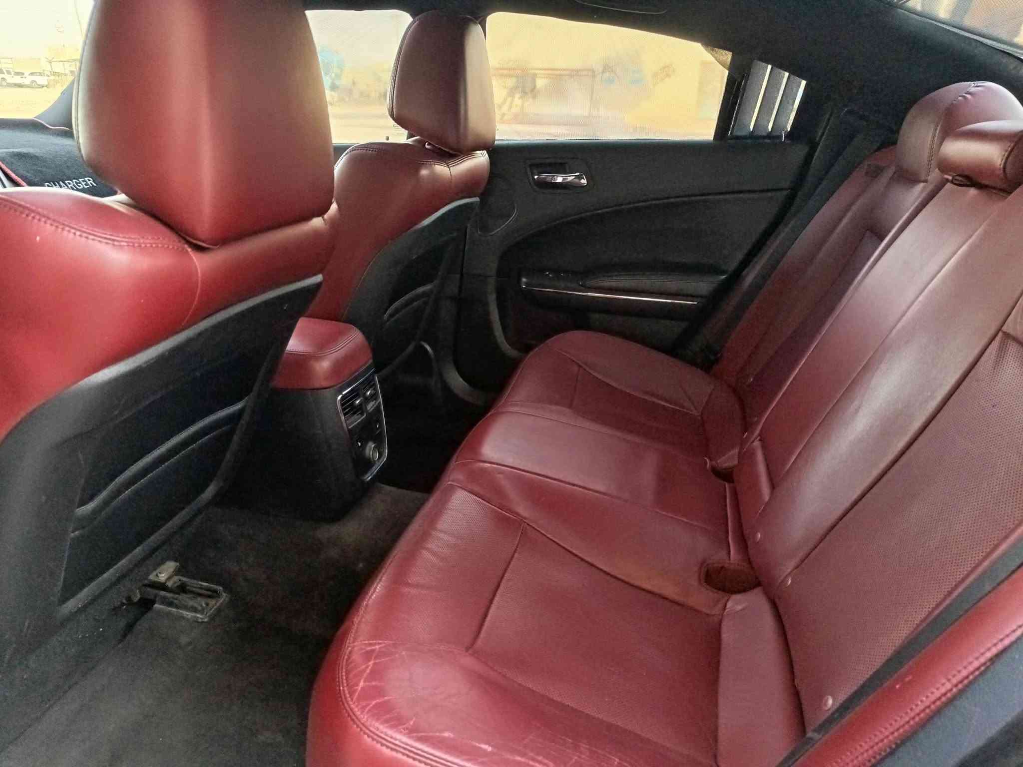 السلام عليكم جارجر 11فول 1علئ1 بيها منضومت غاز  بيها ضعف بل تور باين مكينه 3600برغي ما مفتوح بيها اكسن جديد  حداديه جديده بسمي مداور وين ما تريد سنويه ال2031هزه جديده مكاني ديوانيه ***********
