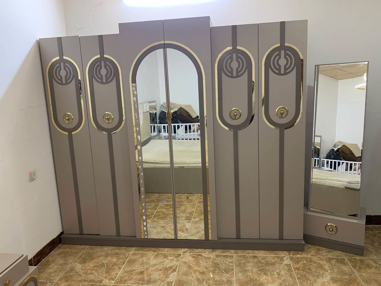 غرفة نوم ٨ قطع ماركة ونظيفه مع دوشك طبي للبيع
العنوان /  سرجنار شارع ابو سناء مجاور فندق برج الحياة بالضبط للاستفسار الاتصال  على الرقم ***********
