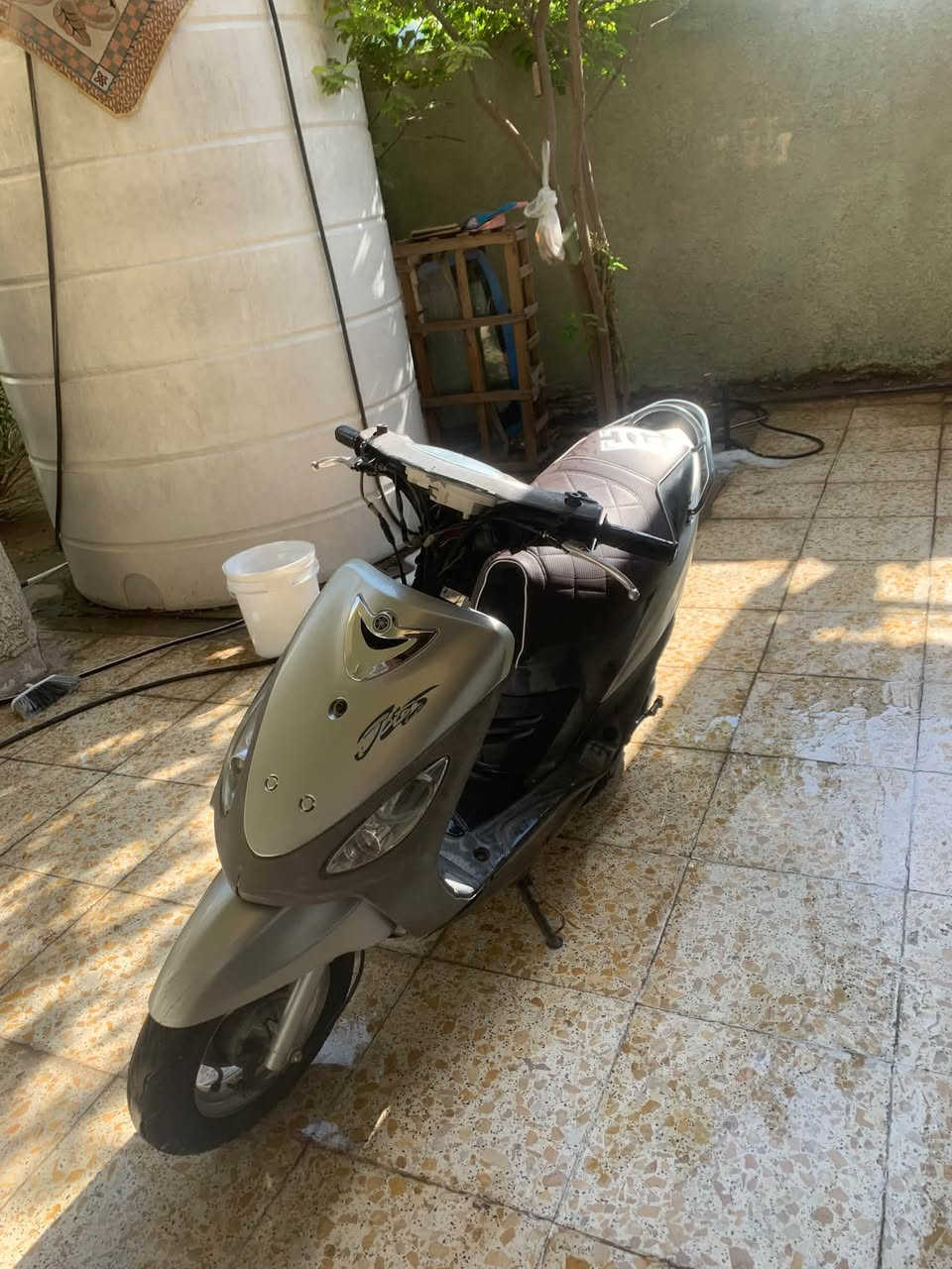 للبيع سالف هندر شغاله كهربائيات شغاله نقصه مازدا ورأس لايت موجود بس مكسوره منه قطعه لسعر ٤٥٠ مكاني حله مركز مدينه *********** وبي واتساب  (مفتوحه ولفات )
