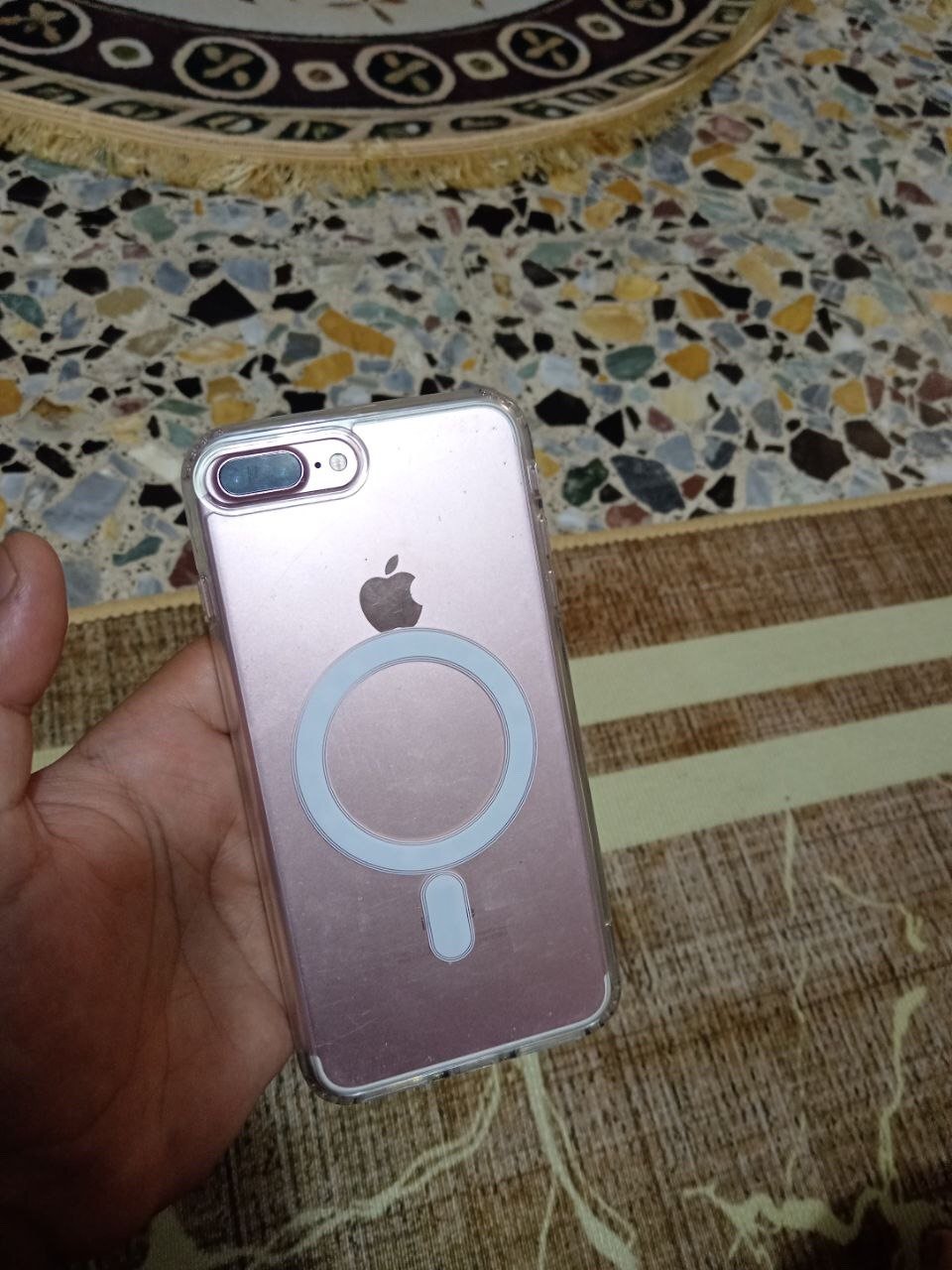 السلام عليكم عندي ايفون 7بلس ذاكره 128 الجهاز مبدل بطاريه اصليه تقره 100 والبصمه واكفه فقط الدگمه تشتغل بس البصمه واكفه الجهاز غير هذني ما بيه شي شاشه اصليه ما مبدله ظهر الجهاز نظيف وما بيه شي 
الجهاز سعره 125الف وبيه مجال قليل مكاني بغداد العبيدي الشهداء الثانيه