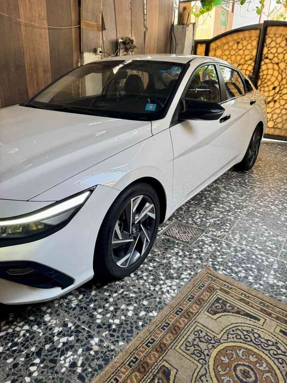 السلام عليكم 
الانترا موديل  2024  
مكفوله كفاله عامه فول مواصفات 
بسمي رقم بغداد 
المواصفات 
داخل جلد بصمه 
تحكم ستيرن
حساس امامي خلفي 
مري شفط وبعد بيها هواي مواصفات 
ماشيه ١٨ السياره كلش نضيفه بالعافيه عل الياخذها 
مكاني بغداد السعر 142  
رقم *********** /***********
