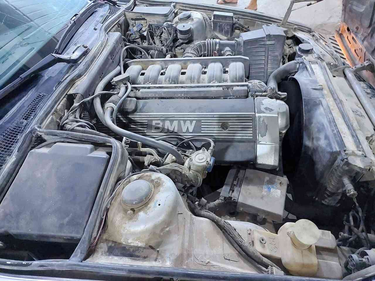 السلام عليكم....
للبيع Bmw 525 1991 
ضفيرة وعقل جديد 
ادامة كاملة لمنظومة البنزين
مشدود عليها منظومة غاز المانية
التبريد شغال
كهربائياتها مابيها جطل
الكشن الخلفي سليم
الكشنات الامامية بيها شك بالكعدة
رقم بغداد مشروع وطني 
متوفر واتساب ***********
السعر ٣٥ ورقة
مكان السيارة بغداد الدورة
