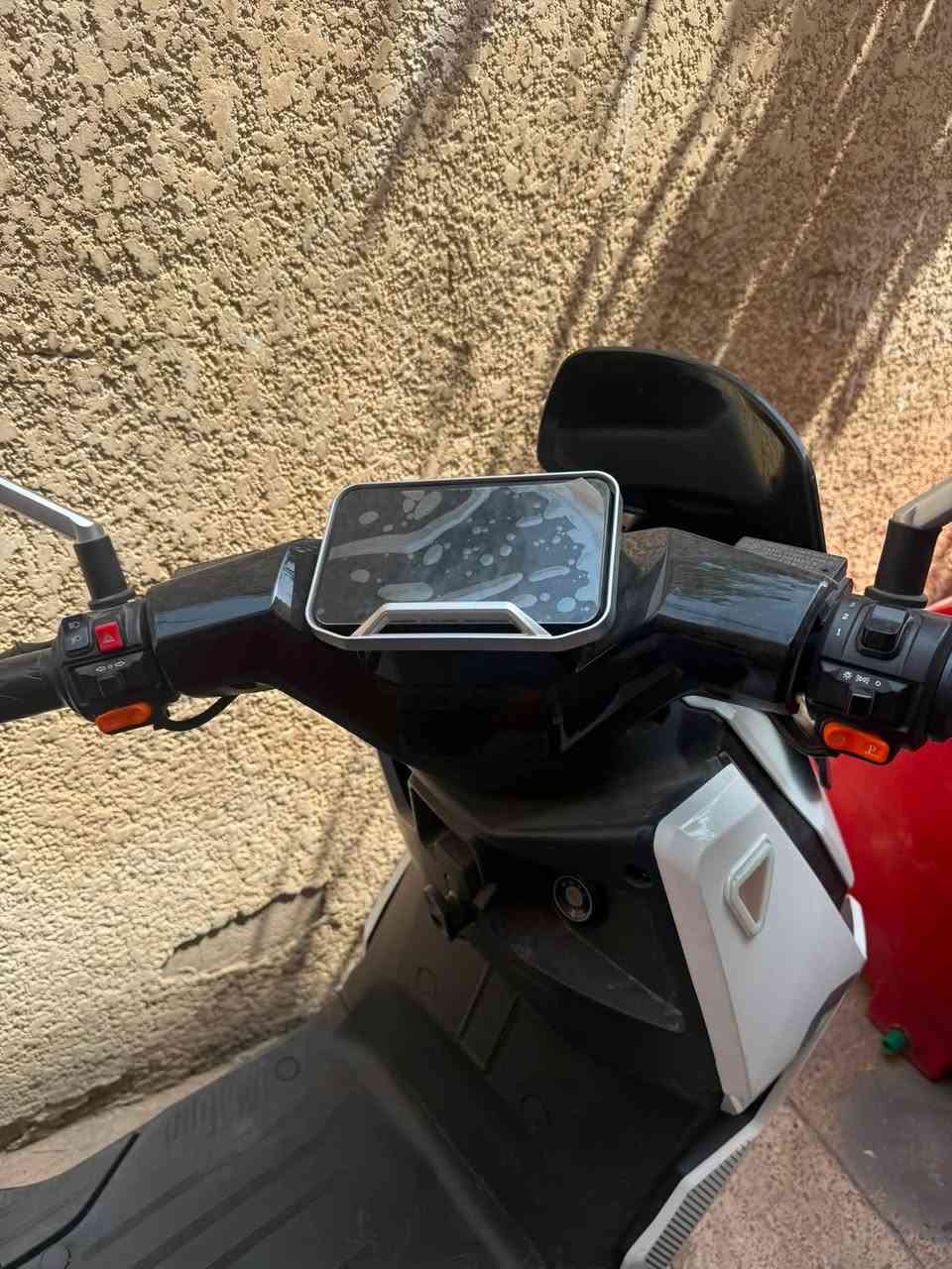سلام عليكم دراجه شحن 6 باتريات جديده للبيع السعر مليون ومية وبيه مجال بسيط العنوان بغداد العامرية رقم الهاتف ***********
