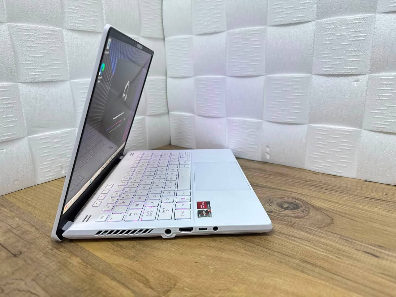 ASUS ROG Zephyrus G14
المعالج
AMD Ryzen 9 6900HS
الرام
24GB DDR5
التخزين
1TB NVMe M.2
كارت الشاشة
AMD Radeon RX 6700S  8GB
الشاشة
14 QHD+ 144Hz
كيبورد RGB
للاستفسار واتس او اتصال ***********
