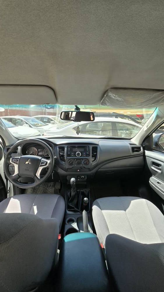 مستەربۆشی L200 مۆدێلی ٢٠٢١ ی گێڕ عادی و دەبڵ ئەکسل 4×4 سەیارەکە ١ دەستە و هی ماڵە لە سفریەوە لای خۆمە....
مواسەفاتەکانی دیارە و وازحە کامل جوانکاری بۆکراوە و لایتەکانی پێشەوەی کامل لیدە 
لایتەکانی دواوەشی کراوە بە سمۆکی led فوول مواسەفاتەکان....لحیەی سپۆرتی لیدی بۆ داندراوە 
مەکینەی کراوەتەوە بەڵام بەشەرت تەشفیتە  گێڕ و مەکینە و کارەبای هەمووی بەشەرت و سۆنەرەکەشی داندراوە....
*********** السليمانية, العراق
