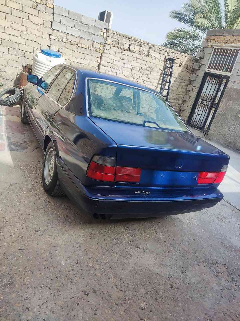 بي ام بدي قديم للبيع موديل 1991 حجم525 بيه محرك مفتوح مال 35 رقم بغداد قبل شهرين صابغه وبعده ما مبولشه  السعر خاص ***********
