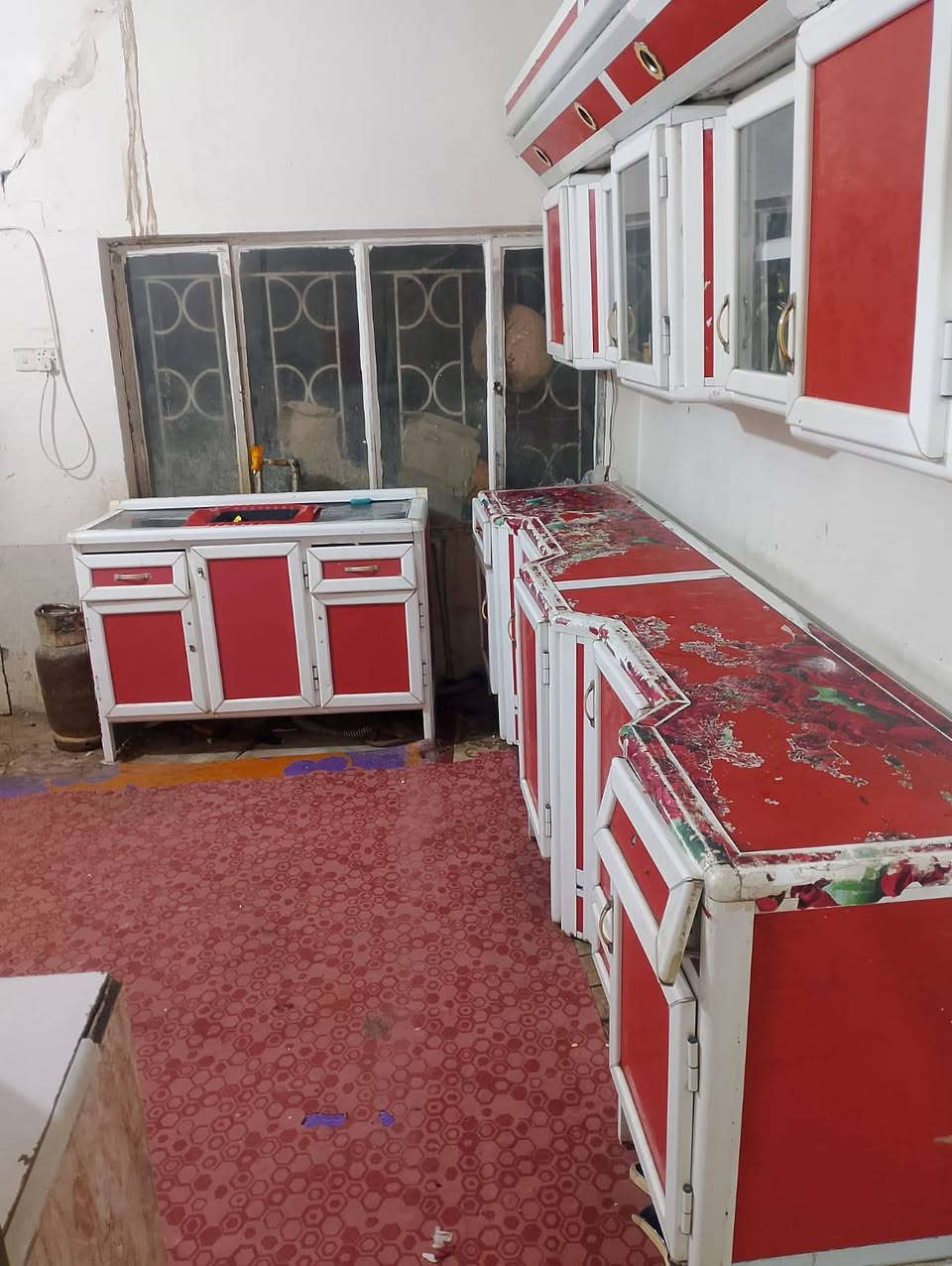 أبو رمانة • ٢٠٠م • غرفة وصالة