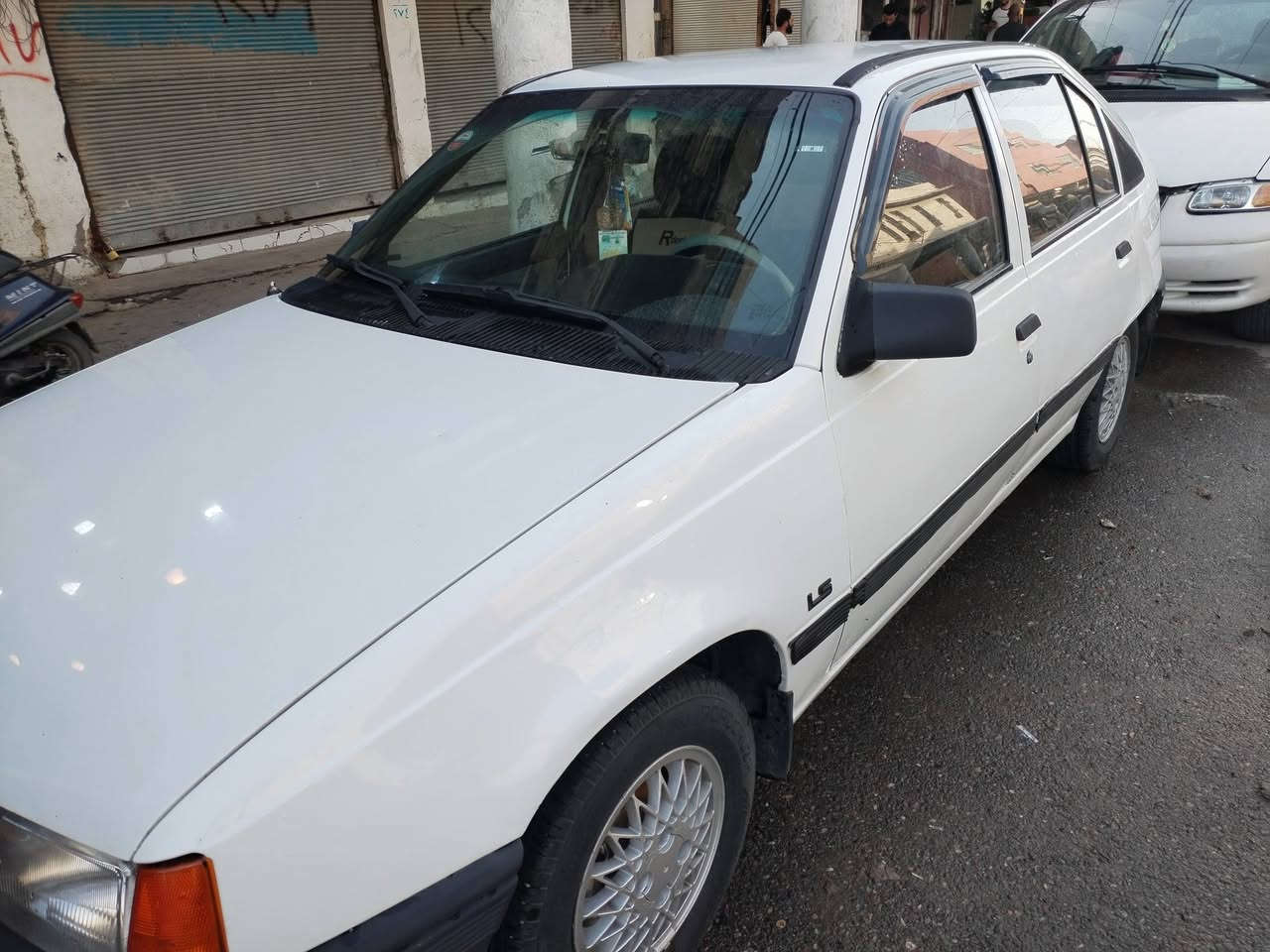 سيارة اوبل كاديت للبيع رقم نينوى الماني سيارة بسمي سنوية ٢٠٢٨ سيارة جاهزة كير ومحرك جديد وايرمنية كلها شغالة تدفيئة كلها شغالة شاشة وكاميرة بيها قفل مركزي وريموند صبغ دواير ودوسات وبيها تقليمات فقط السعر ٢٩ وبيها مجال شي قليل للاستفسار الاتصال على الرقم ***********
