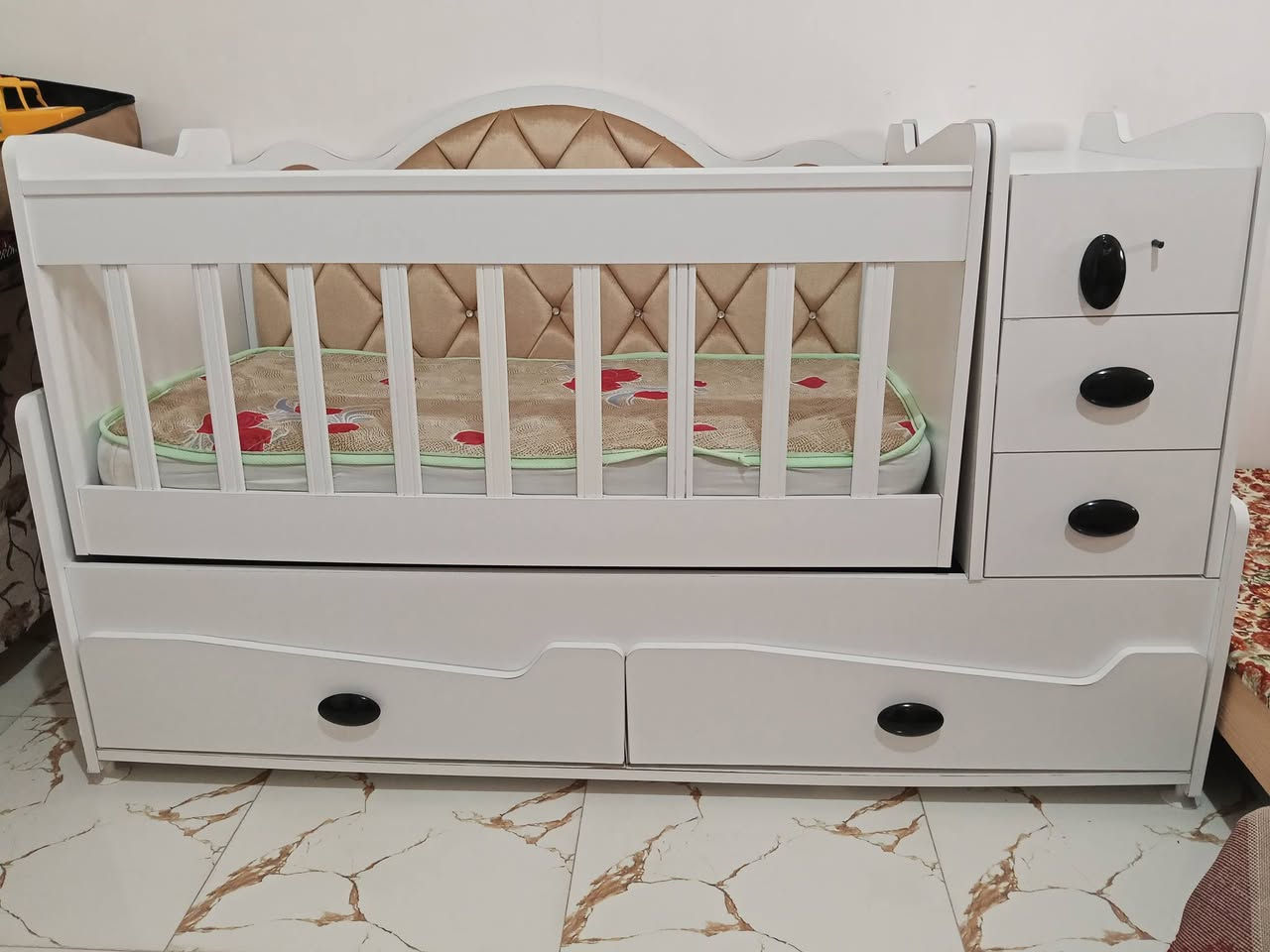 سرير اطفال • برطله