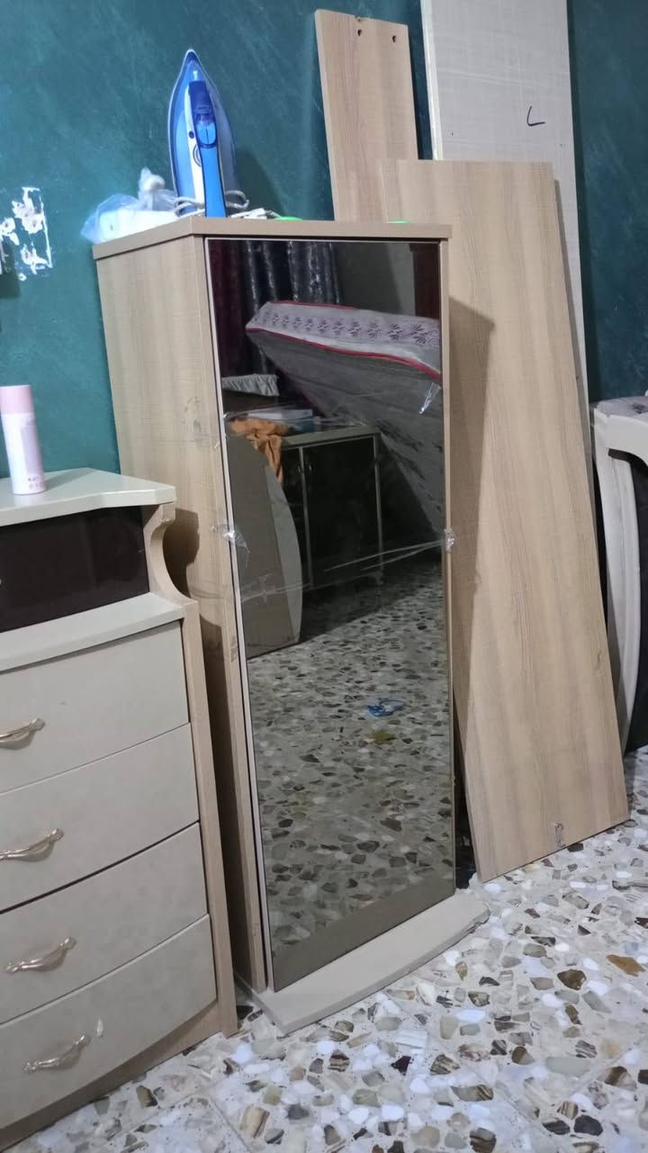***********
شراي يتفضل واتساب
غرفه تركي 7 قطع تكمه سعر مناسب عنوان بغداد حي التراث

