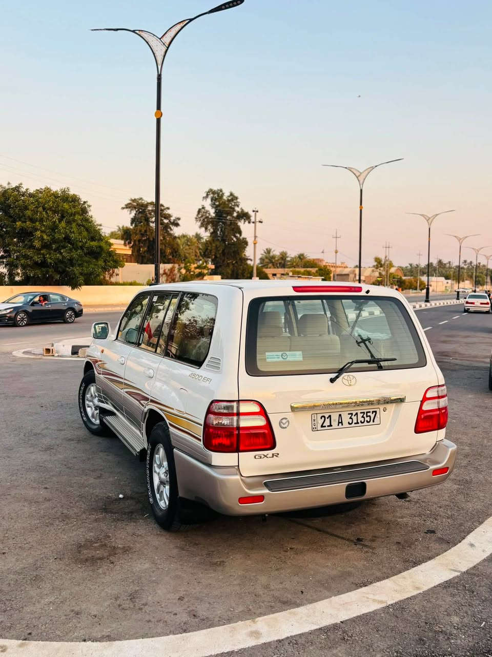لاندكروزر 2005
رقم أصل
فول مواصفات
السيارة بشرط الشركة (بلاد).
حتى الدعاميات بدون صبغ.
من الصفر باقية يمّي.
المواصفات:
 فول مواصفات
 قير أوتوماتيك ودخل أصفر (جلد/بيج)
 ثلاجة و
 فورمايكا وقفل أكسل (دبل كير / قفل دفرنش)
 3 أونشات كوشن وتبريد مركزي (ثلاث أسطر مقاعد)
الشروط:
 القير والمحرك والأكسل بشرط ما مفتوحين نهائياً.
 ماشية (105,000) كم حقيقي.
 سنوية جديدة باسمي.
 بشرط من الدعامية للدعامية وبدون أي نكشة أو صوت.
رقم صاحب السيارة: *********** 📲
