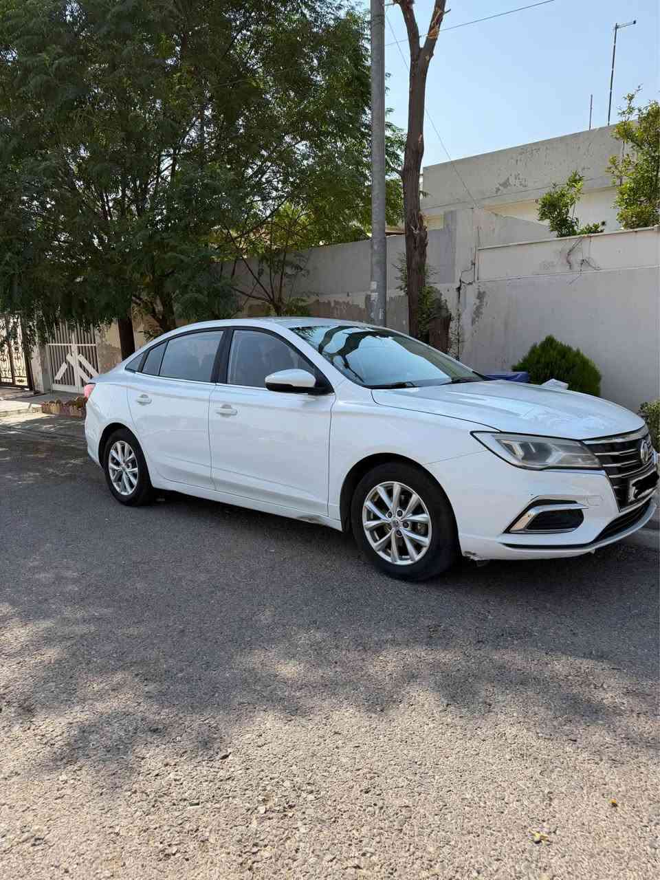 سلام عليكم 
MG5 2022
نص مواصفات بس بسها شاشه و كامره 
عليها منظومة غاز ايطالي جديدة 
بدون صبغ بس بيها ٤ اصابع بارد موضح بالصور 
كير و محرك و تبريد و حدادية و تحويل كلة بالشرط 
مسويلها صيانة لكلشي باتري و تايرات و بلكات
 و نوزلات كلة جديد مال شركة مابيها مصرف ولا دنيار
 مكان السيارة اربيل 
السعر 89 و بيها مجال 
***********
*********** أربيل, العراق

