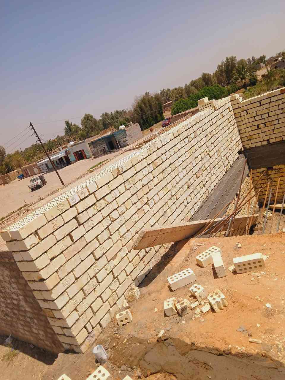 خلفه بناء درجه اولى استمرار بالعمل استلام مهندس شرط ناخذ مكطوعه وناخذ عل دبل وبليوميه ***********
