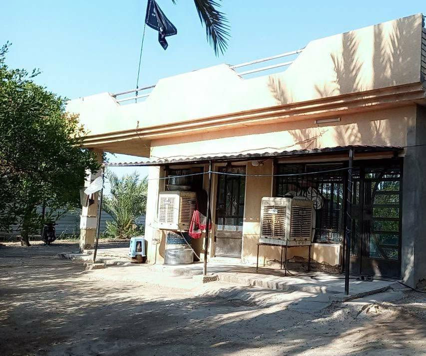 🌿 فرصة مميزة للبيع في المحمودية – حي الجزائر 🏡
قطعة أرض زراعية بمساحة 1150 م²، موقع مميز خلف سكة القطار، وتضم دار بمساحة بناء 200 م²، مع حديقة واسعة جدًا تمنح المكان خصوصية ومساحة رائعة للعائلة.
🏠 مواصفات الدار: • 3 غرف نوم
• هول واستقبال
• مطبخ وصالة
• حمام وطرمة
• حديقة كبيرة وواسعة جدًا 🌳
✨ فرصة مناسبة للسكن والاستثمار، ومكان واسع لمن يبحث عن الهدوء والمساحة.
📞 للاستفسار: *********** ***********
📩 أو يمكنكم مراسلة الصفحة للمزيد من التفاصيل.
