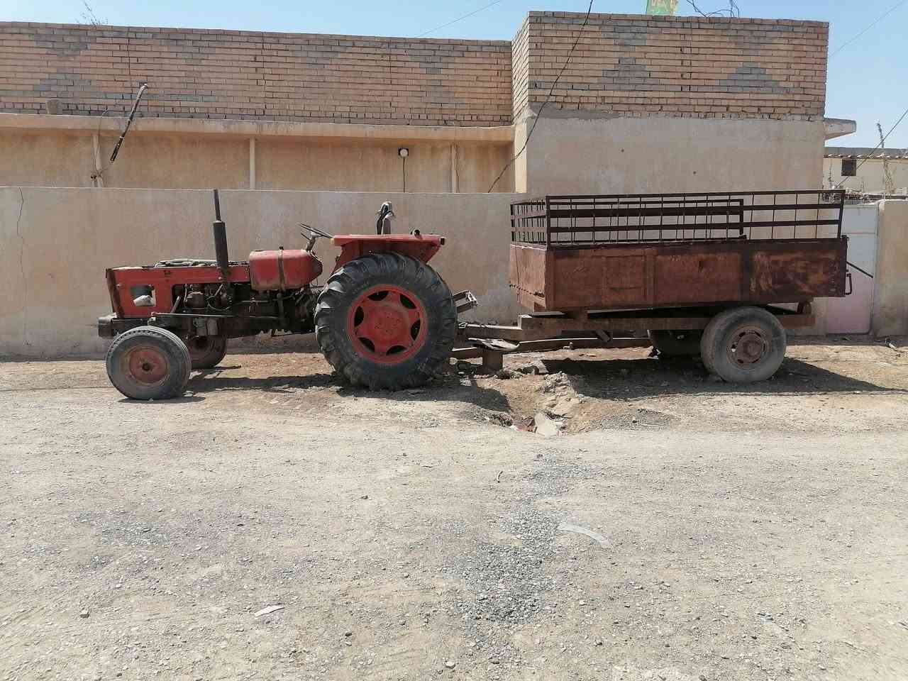 مكينه عربانه للبيع عنتر 71، تخم تاير واكسين وباذره شغاله الجهاز شغال ***********

