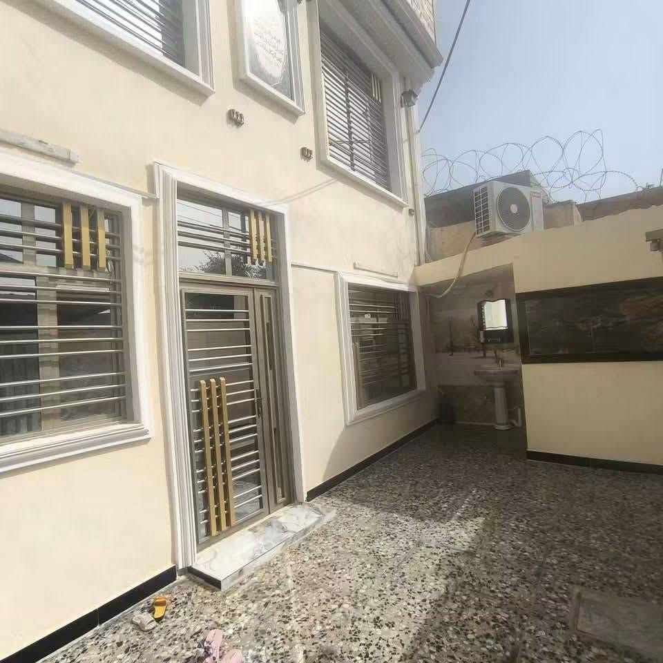 السلام عليكم بيت للبيع طابو مساحه ١٠٥ متر واجه٧ ونص  ونزال ١٤ يتكون من ٤ غرف نوم واستقبال ومطبخ وصاله وصحيات عدد٢ وتواليت خارجيه للاستفسار الاتصال على الرقم ***********العنوان الزعفرانيه  حي الامانه

