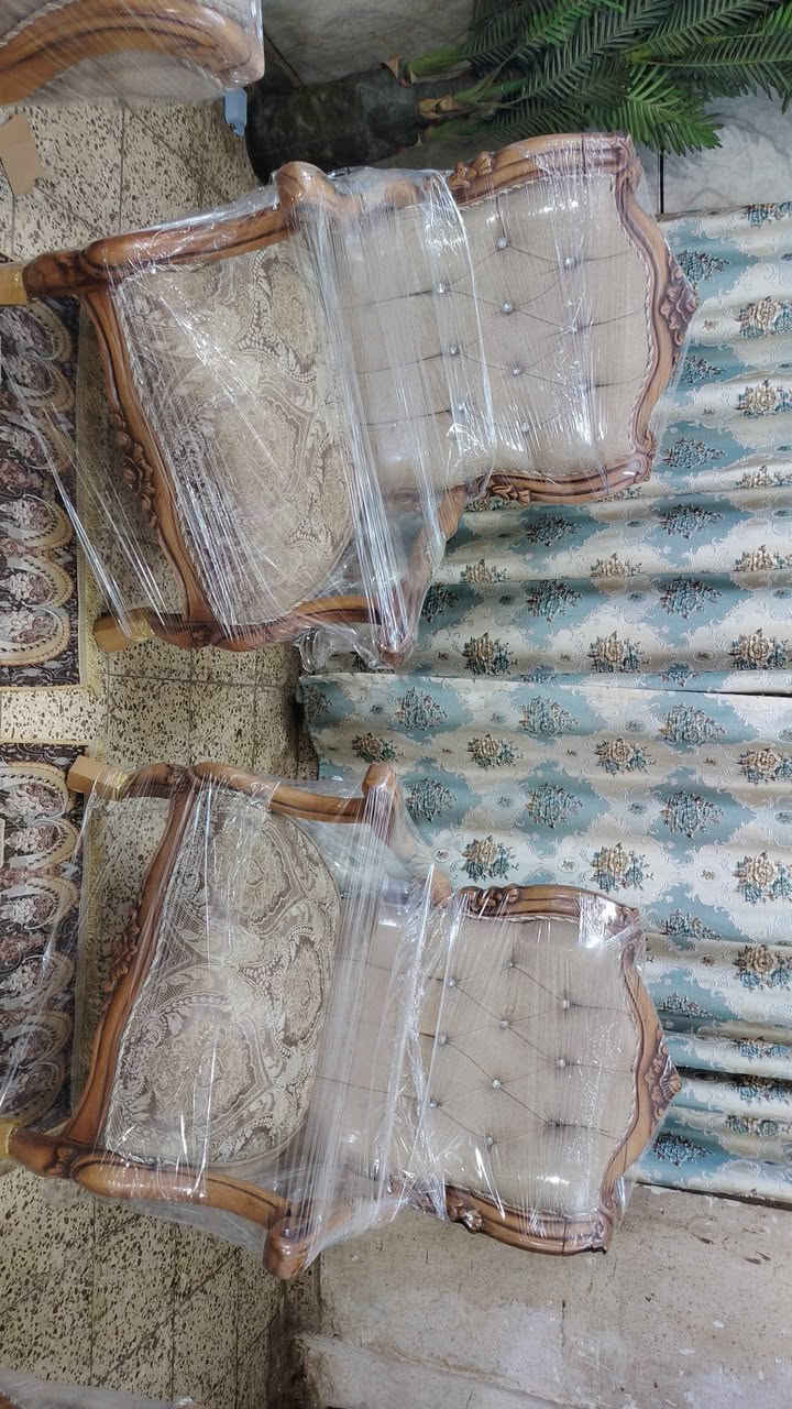 تخم زان ايطالي 10 مقاعد نضافته 100\100 جديد استخدام كلش قليل 
اسفنج طبي القماش حفر الخشب شخط ما بيه الصبغ حراري شغل ايطالي السعر 750 وبي مجال المكان بياع للاستفسار اتصل على الرقم *********** بي واتساب بغداد, العراق
