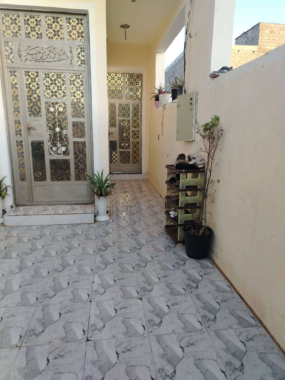 بيت للبيع مساحه 100متر طابق الاول كامل والثاني للسقف واصل بالجزء الاول العنوان التحرير الحولي الزراعي للاستفسار الاتصال ***********

