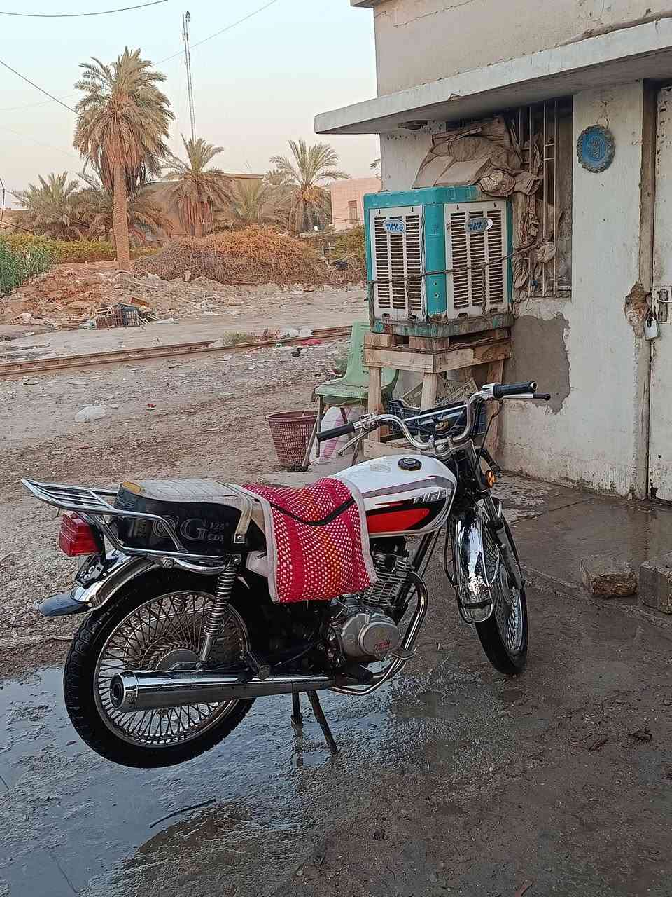 السلام عليكم دراجه تايكر للبيع  محرك مامفتوح بيها خيط دخان و كلجات تعبانه ودبلات امام تعبانه موديل ٢٠٢٠  الدراجه شغاله هندر واحد اقره قبل لا تدخل خاص وتكلي شبيها المكان بابل زوير  ***********
