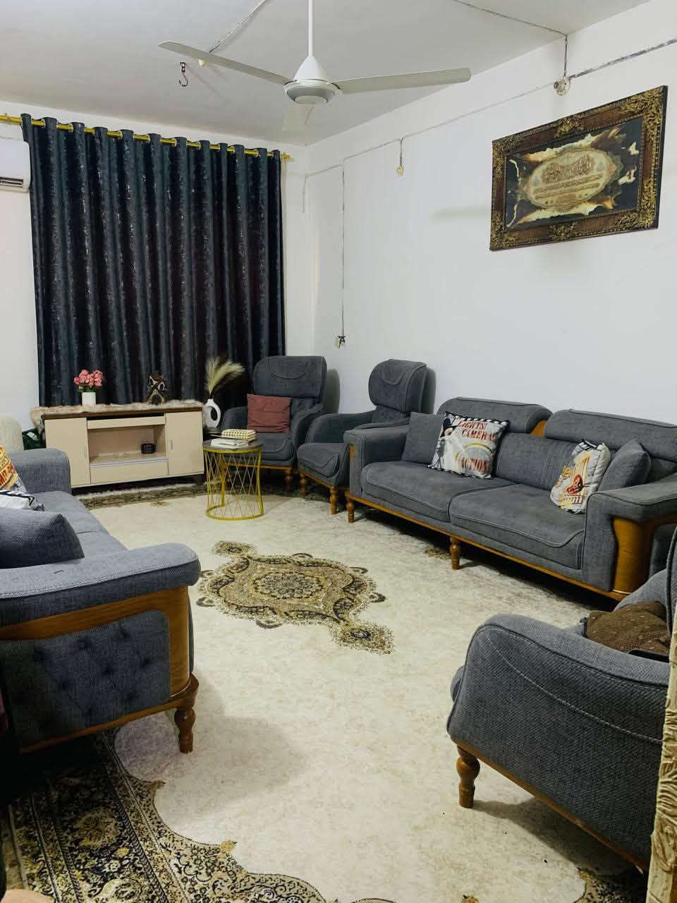 السلام عليكم
للبيع بيت طابو زراعي مساحتة ١٩٠م حي ١٧ تموز يبعد ٢٠٠م عن جامع الإحسان يحتوي ع غرفتين وصالة واستقبال ومطبخ وصحيات داخلية وخارجية وگراج سيارة للاستفسار ع الرقم ***********
