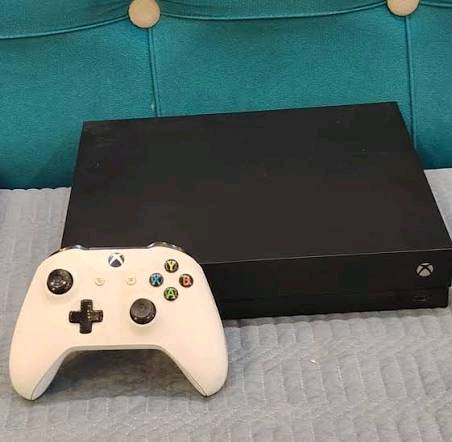 xbox oan x نضيف كامل ملحقاته الاصليه والكارتون + العاب فيفا وبيس من 2015الى 2020
