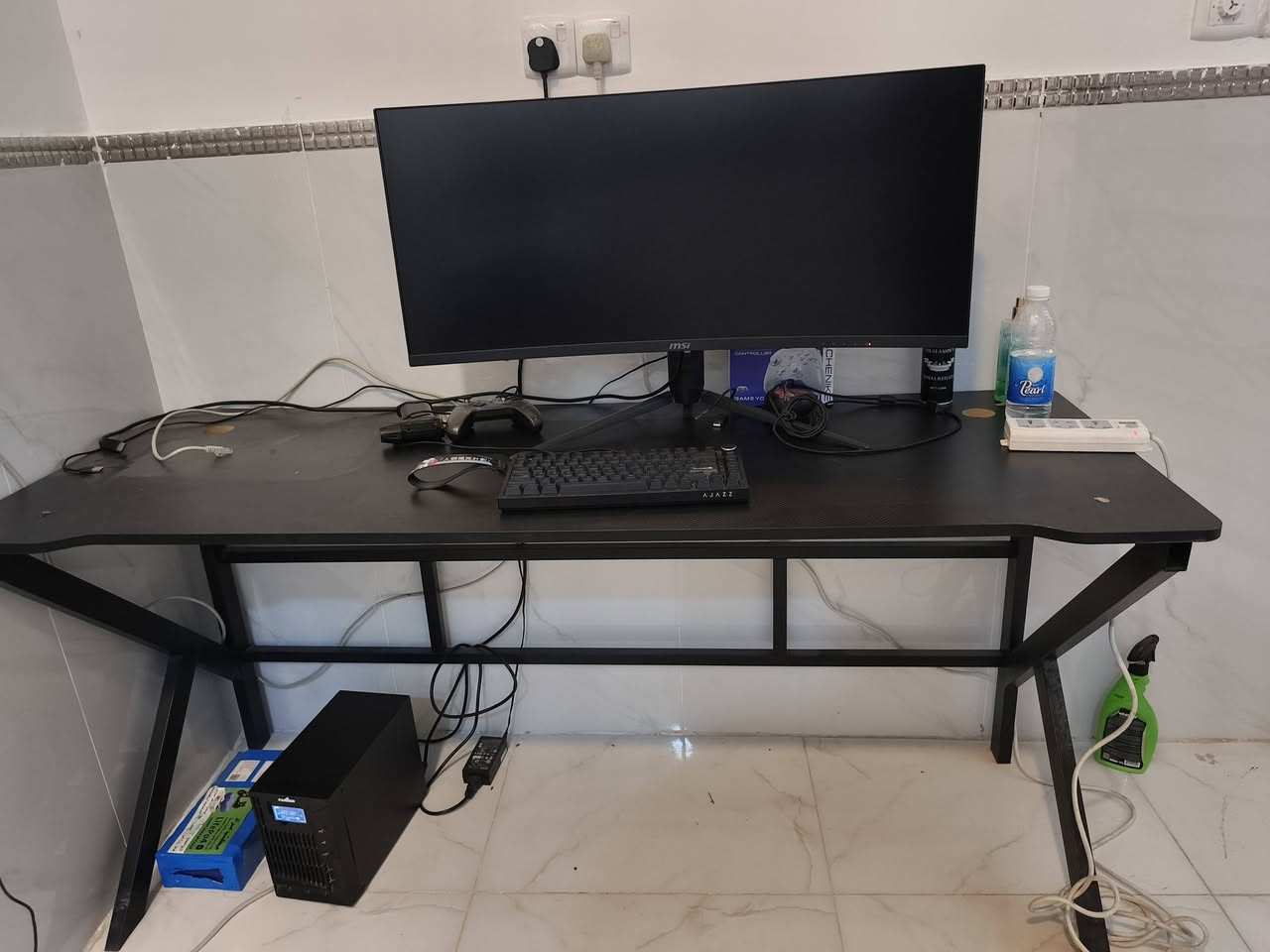 عندي ميز وشاشه وكيبورد للبيع
الشاشه نوعها msi الترا وايد حجم 34 بدقة 3k 
بيه Stuck Pixel صغير كلش ممبين بس واحد 
كلهن اريدهن ب 400 مكاني بناصريه وعندي توصيل بشرط تحجز بعربون/***********

