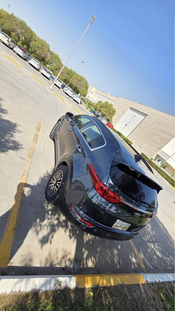 كيه سبورتج موديل 2019 
مواصفات EX 
حادث السياره بنيد فقط بدون داخل. 
مواصفات فول فتحه بنروما + صندوق كرباء
كشنات هيتر. + دبل اكسل 4x4 
رادار امامي خلفي + حساس امامي خلفي 
مرايه شفط + كشنات جلد + كهرباء
وارد كوري السياره مبيها اي نقص هزه وفحص جديد 
رقم تلفون 
*********** أربيل, العراق
