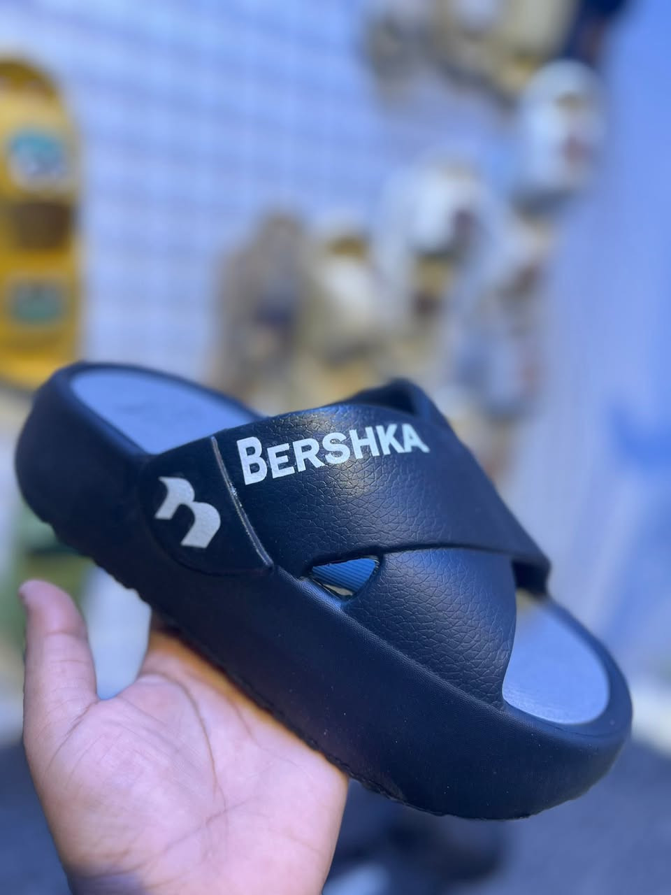 سليبر Bershka 🔥🔥
السعر بس 8 🔥👋🔥
قياسات 40/41/42/43/44/54
عنوانا كوت داموك شارع عماره كاظم عبيد 👍🕹️📍
توصيل جميع المحافظات ب 🛵🛵
للحجز مراسله الصفحه او *********** واتساب
