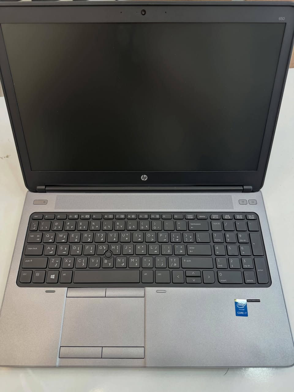💻 لابتوب HP ProBook 650 G1 💻
**السعر**: 215 دينار عراقي فقط 💰

جهاز عملي وقوي للدراسة، البرامج الهندسية، المحاسبة، والشغل اليومي

**المواصفات التقنية:**
**الموديل**: HP ProBook 650 G1
**المعالج**: Intel Core i7- جيل رابع 
**الرام**: 8GB DDR3- قابل للترقية لحد 16GB
**التخزين**: 256GB SSD - سرعة إقلاع وفتح البرامج خلال ثواني
**الشاشة**: 15.6 بوصة HD 1366x768 LED مضادة للتوهج Anti-Glare
**كرت الشاشة**: Intel HD Graphics 4600 مدمج - يشغل الألعاب الخفيفة والتصميم
**البطارية**: 6 خلايا - تدوم تقريبا  3ساعات حسب الاستخدام ضمان ساعه فما فوق 
**الوزن**: 2.3 كيلو - متين ومصمم للعمل الشاق

**المنافذ والاتصال الكاملة:**
**منافذ USB**: 2x USB 3.0 + 2x USB 2.0
**منافذ العرض**: HDMI + VGA للبروجيكتر والشاشات الخارجية
**الشبكة**: منفذ LAN RJ-45 + واي فاي
**الصوت**: منفذ سماعة/مايك Combo
**أخرى**: قارئ كروت SD Card + منفذ شحن + منفذ Docking Station 
+ محرك DVD RW

**التوصيل**:  مجاني لجميع المحافظات - باب البيت 🚚
**الملحقات**: شاحن أصلي + حقيبة لابتوب + ماوس هدية 
واتساب فقط 7844515426
اتصال فقط‏‪***********‬‏
تلي كرام hw2lc
