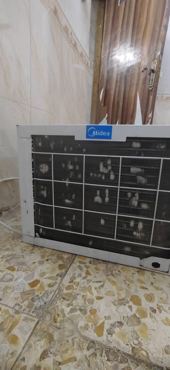 السلام عليكم مكيف 1 طن غاز 22 ار تبريده ثلج العنوان نجف حي ميسان السعر 175 شرطه بروده ثلج

