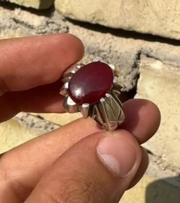 يمانيه كرز الكرز 🍒🍒
غير معالجه بل ذمه مشروطه ✨
قطعه صحيحه واصيله ✅✅
صياغه ثقيله جدا وانتيكه موجود توصيل سعرهه ٦٥ 
***********
