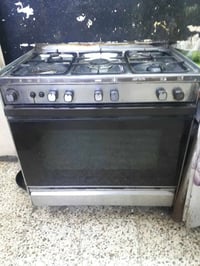 طباخ عشتار 5 عيون وفرن شغال بالكامل  ومكنسة كهربائية سعرهم مناسب جداً ...