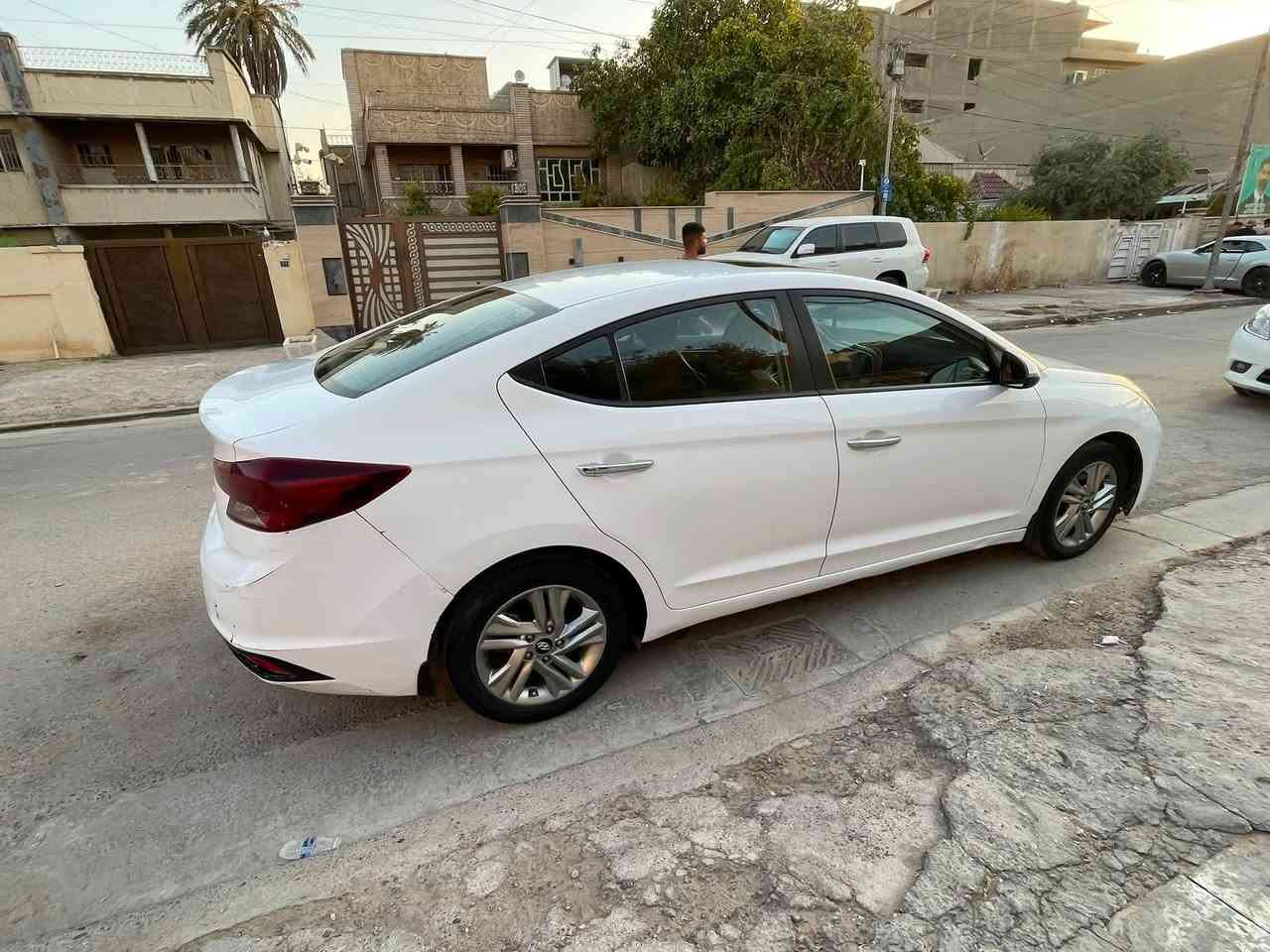 النترا 2020 للبيع  خليجي مري شفط كامرتين امامي خلفي سلايد  شاشة 3 انظمة سرع كير ومكينة  بحالة جيدة جدا تبريد قطعتين ثلج السيارة بيها طختين  بسيطة صبغ جاملغ يسار وبنيد السيارة رقم بغداد ب اسمي سنوية جديدة السيارة ماشية 184 الف الموقع بغداد للتواصل ***********
