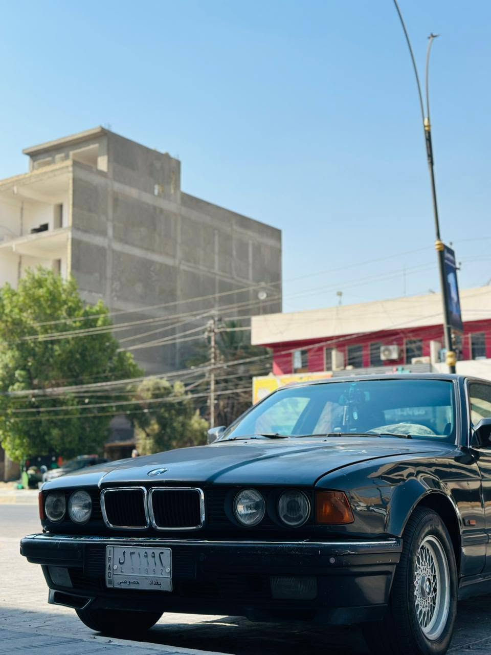 بي ام دبليو 1992
فول مواصفات 
بجم عريض 
مكينه كير صدر امامي خلفي جديد منضومة تبريد جديده تخم تايم جديد غرفة جديدة السيارة جاهزة انكل سلف ترايك للبصرة وين متروح جاهزة الف دينار مذب عليهة السعر 63  وهذا رقمي واتساب *********** تحياتي للجميع
