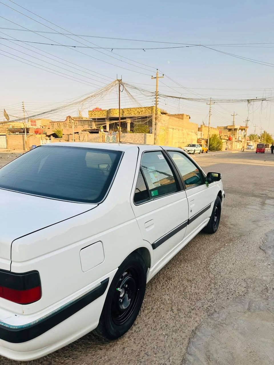 السلام عليكم بيجو للبيع موديل 22 سياره كفاله عامه لا ضربه ولا تبديل ولا صبغ  تبريد ويه السويج تخم تاير تريد وكاله ثاني يوم  حداديه ماشيه 90 الف✈️  السعر 61 وبيه مجال  مكاني ميسان العماره رقم ***********
