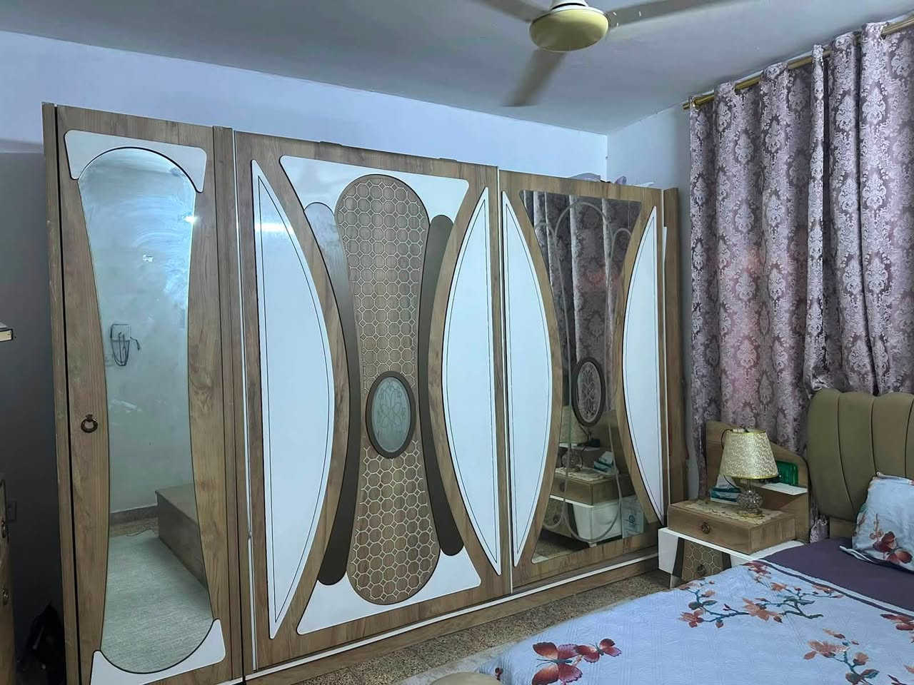 غرفه نوم تركيه مستعمله بعده جديده البيع مكان بغداد المشتل ***********
السعر ٥٥٠
