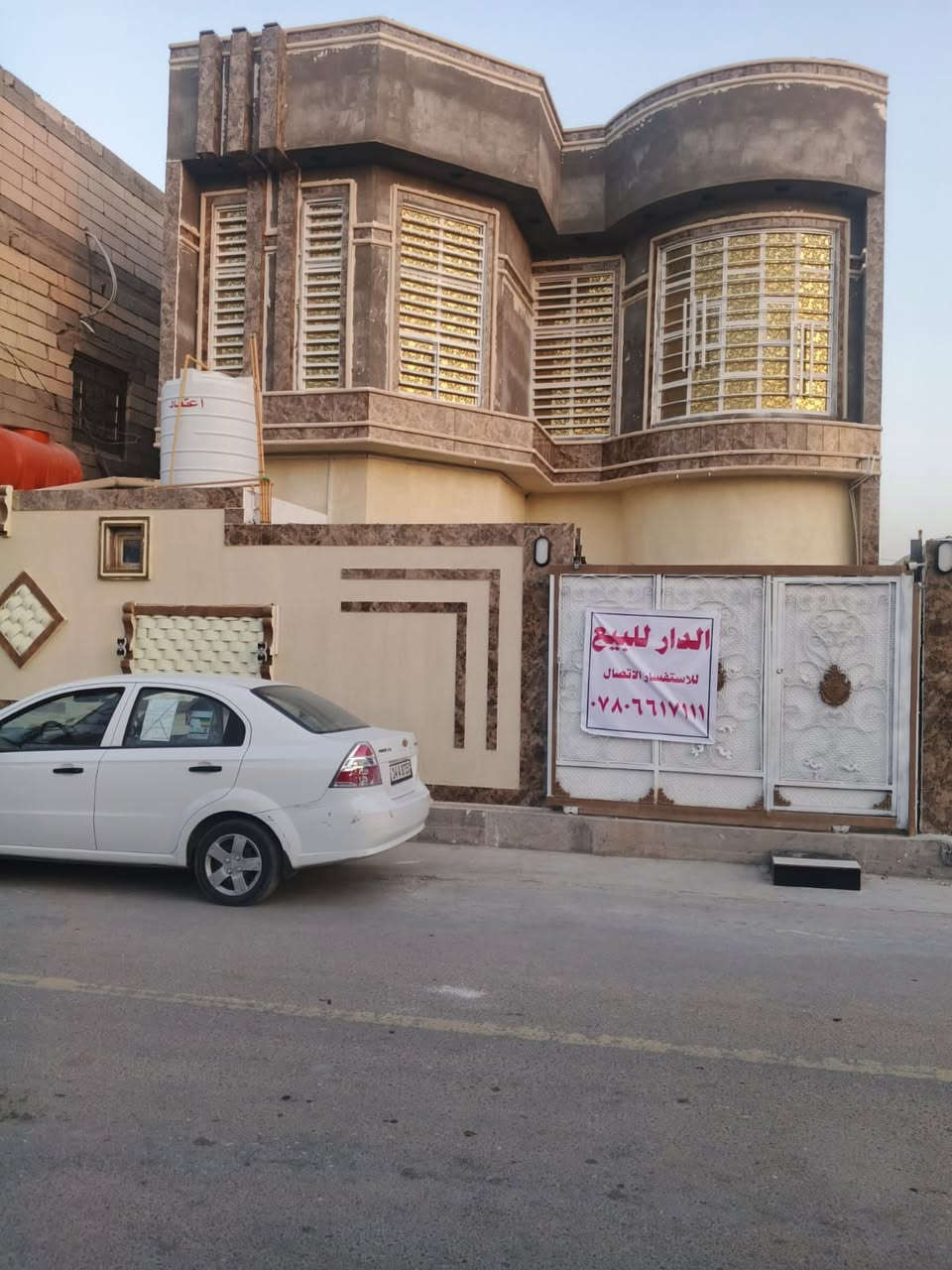 السلام عليكم
بيت زراعي بحي القائد مساحته 220 طابقين
تفاصيله داخل الفيديو 
كل الخدمات متوفره شارع تبليط كهرباء ماي 
السعر 115 
استفسار اكثر 
***********
