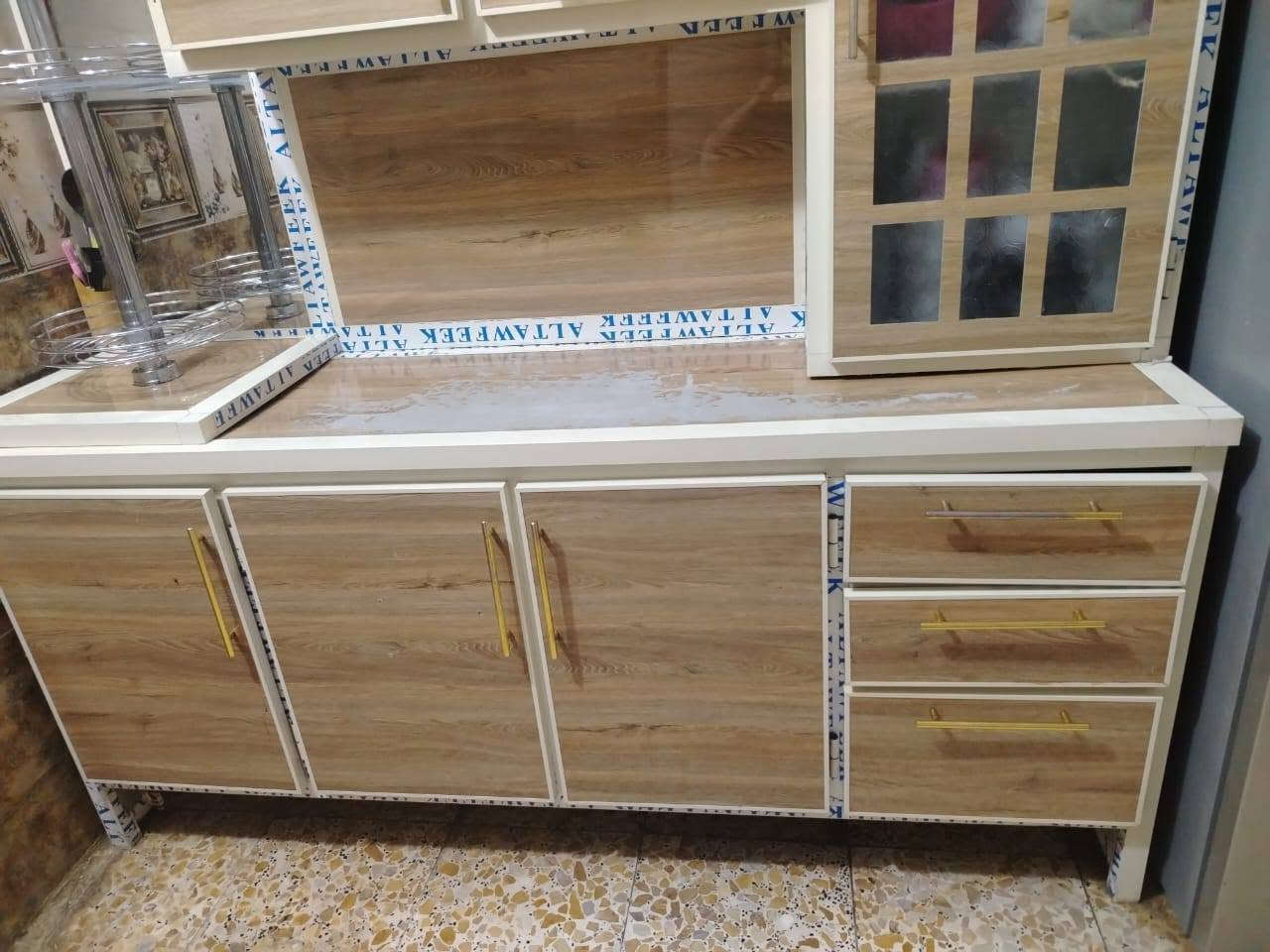 كاونتر تفصال استعمال قليل وكلش نضيف الطول مترتين ونص والسنك متره ونص فصلته ب٨٠٠ الف
السعر ٥٠٠ الف مكاني بغداد حي اور ***********
