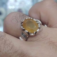 خاتم من الياقوت الأفريقي الأصفر الطبيعي صياغه ثقيلة وجميلة فضه عيار ٩٢...