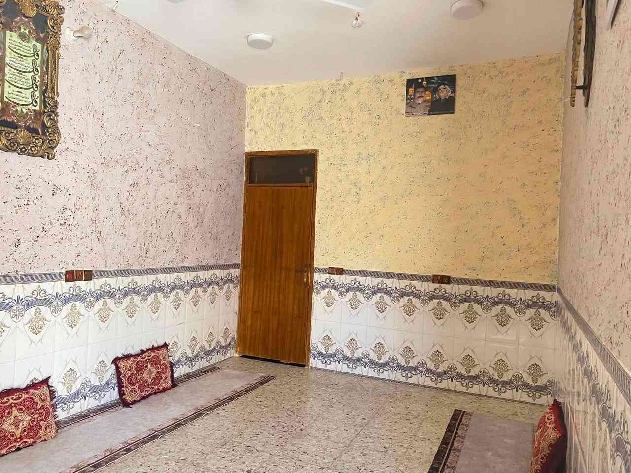 دار سكن طابو صرف في حي ( الكرار الأول )
بجانب مدرسة ( الأمال الأبتدائية )

مساحة ١٥٠ م - ( ٢ غرف نوم ) - ( تحويل مباشر )
( بناء طابوق - سقف صب كونكريت مسلح )
( كل الخدمات متوفرة / ماء - كهرباء - مجاري - تبليط 
انارة ) ( مدرسة بعد ٥٠ م عن الدار )للإستفسار اتصال *********** او وتساب بل خدمه
