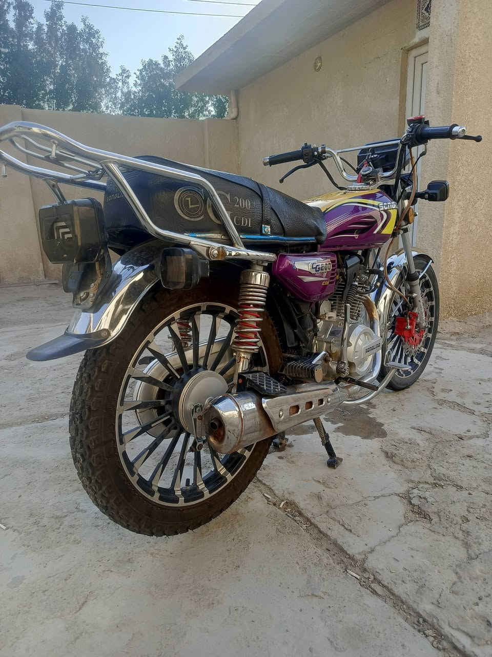 سيفان للبيع
محرك ـ 200cc

موديل ـ 2025
لون بنفسجي 💜 مميز
صالنصه كاتم 

محرك ما مفتوح 

كهربائيات كلها شغاله نگره سلف

عنوان ـ ديالى كنعان 

الهاتف ـ ***********

اوراق مالتها موجوده ورقه كارتونيه

السعر ـ 650 قفل قفل
