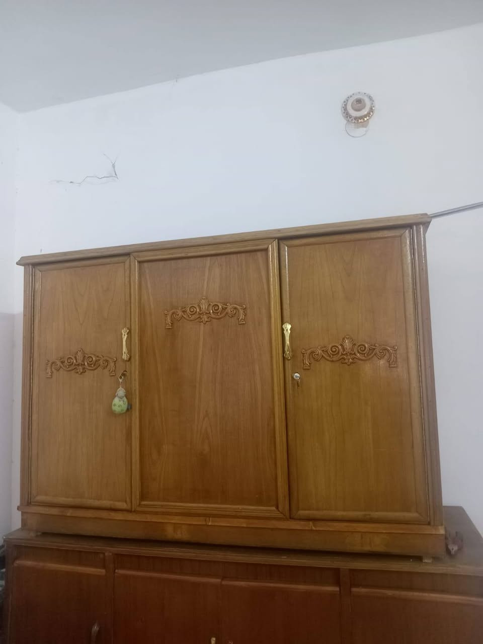 السلام عليكم عيوني عندي هاي ال بوڤيات اثنين وحده 3ابواب والثانيه 4ابواب كلشي مابيهن وقفولتهن موجوده جديدات ونظيفات اريدهن للبيع الي يريد يتواصل وياي هذه رقمي وبي واتساب  ***********
