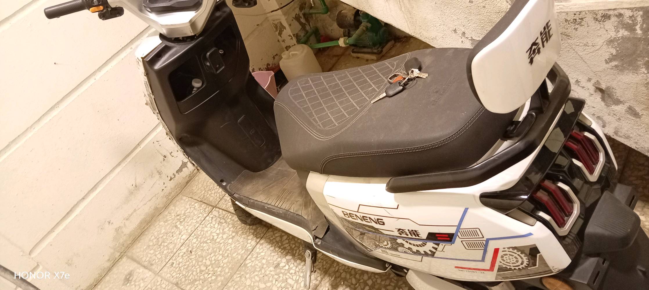 بيع مستعجل دراجه شحن نوع بينج 
المواصفات :-
بطارية مسطرة عدد ٦
٣٢ فولت  
السرعه الحقيقه 85
ويل حجم ١٢
نظام بارك 
رجوع للخلف
قفل ستيرن 
٤ نمر سرعه  
نظافة الكفر بنسبة 85٪
شاحنه جديده
سويج عدد ٢ 
بصمه عدد ٢ 
تشغيل عن بعد عن طريق البصمه 
جهاز انذار سرقة 
 
يراد تبديل 5 بطاريات 🔋
وحده بيهم جديده والبطاريات موجوده بكل السوك بحي الجهاد موجود وبصدريه موجود وين ما تريد تلگيهم 
 
الغرض من البيع الانتقال من محافظة الى اخرى وعدم القدرة ع تصليحها 

سعر البيع 450 وبيها مجال بسيط حك جيتك 
العنوان بغداد حي الجهاد قرب جامع محمد رسول الله