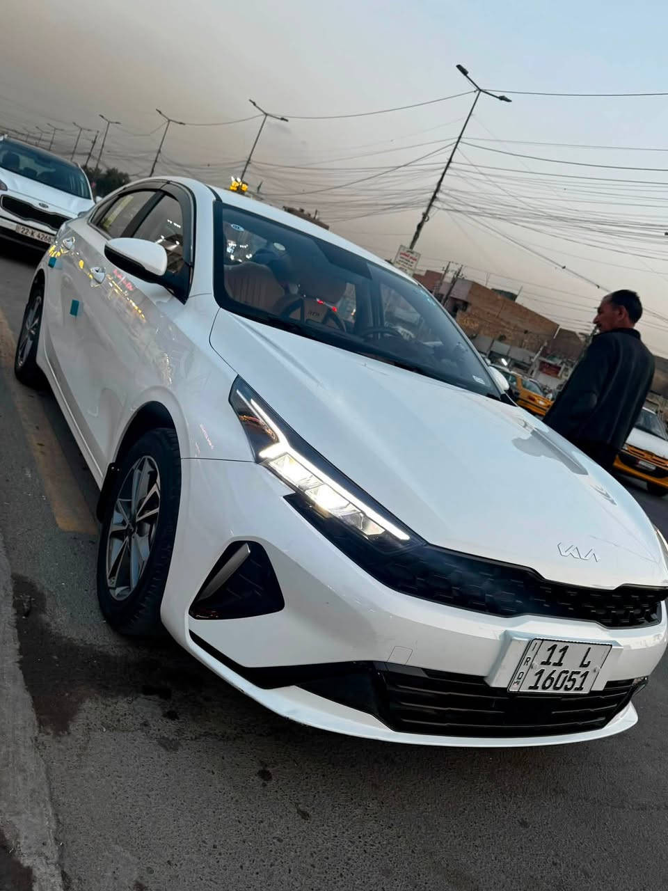 السلام عليكم K3 موديل 23 مكفولة من الصبغ والضربة ماشية  25km على وضع الشركة مواصفات عادية رقم بغداد سنوية باسمي تحويل ثاني يوم السعر  135$ مكان السيارة بغداد حي اور للتواصل على الهاتف او واتساب ***********
