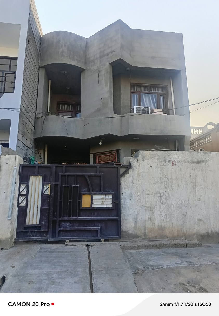 بيت للبيع المساحه 120 
البيت كامل مكمل قاطين كله سيراميك طابو صرف للبيع العنوان ديالى بعقوبة كاطون الرحمه قرب محطه ابو حيدر السعر 85 وبي مجال للاستفسار اتصال ***********
